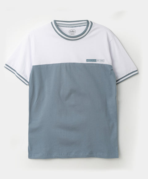 Camiseta manga corta para niño en tela suave color azul con blanco